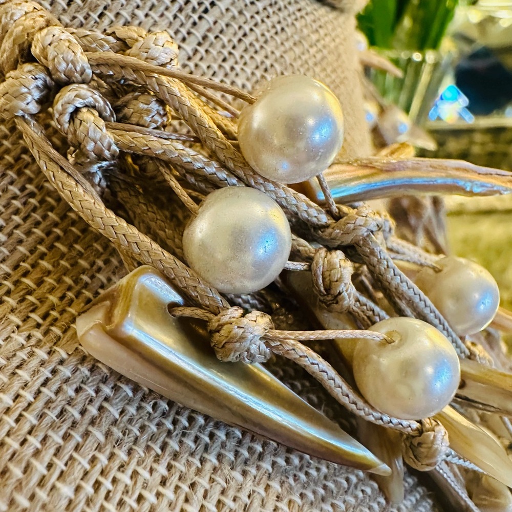 Gorgeous Mother-of-Pearl Spheres and Faux Pearls Woven Necklace - Picture 7 of 10